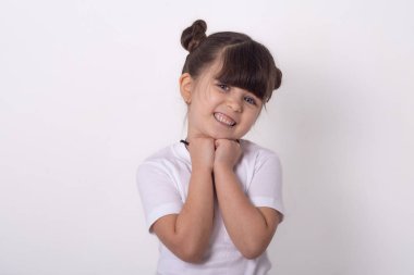 Kız sana teşekkür ediyor, lütfen ya da bir şey rica ediyorum.
