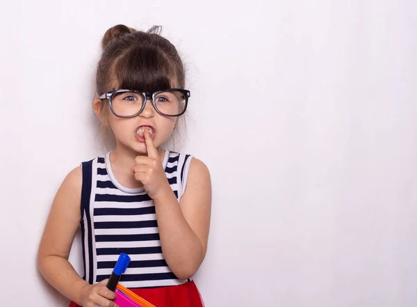 Menina Pré Escolar Engraçado Querer Manter Silêncio Com Dedo Nos — Fotografia de Stock