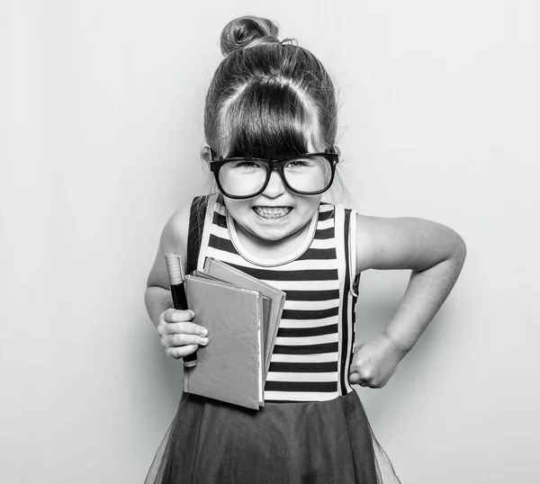 Fata Preșcolară Distractivă Face Față Bucură Umor Negru Alb — Fotografie, imagine de stoc