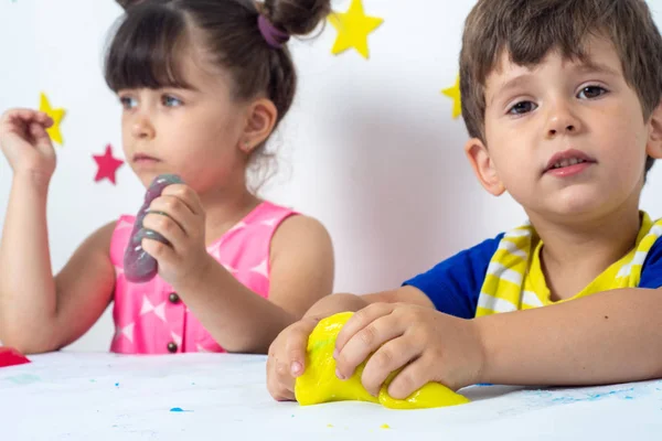 Copiii Joacă Slime Fata Baiat Stretch Handgum Sau Jucărie Slime — Fotografie, imagine de stoc