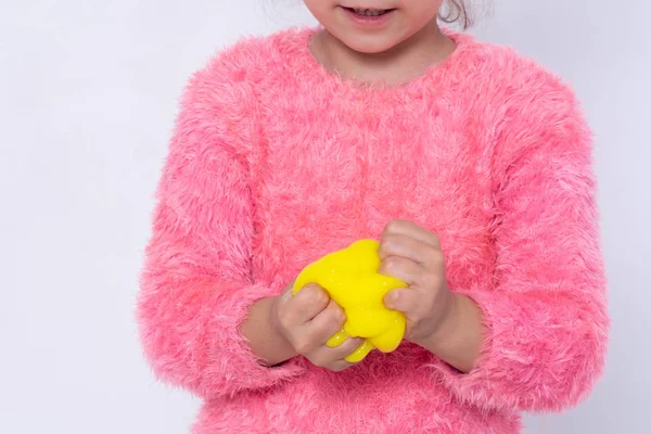 Meisje Spelen Zelfgemaakte Speelgoed Slime — Stockfoto