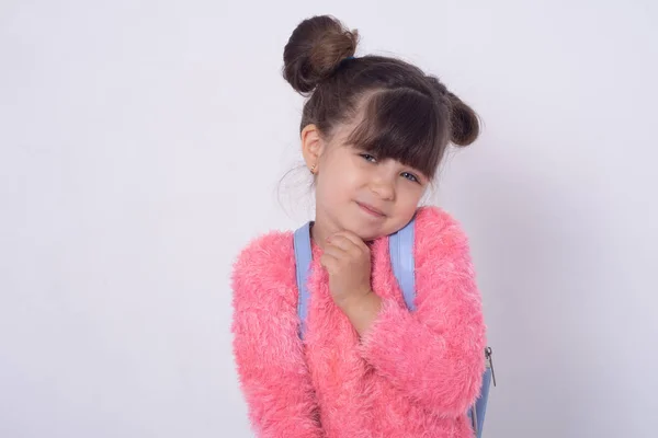 Niña Feliz Con Mochila Vuelta Escuela Sobre Fondo Blanco —  Fotos de Stock