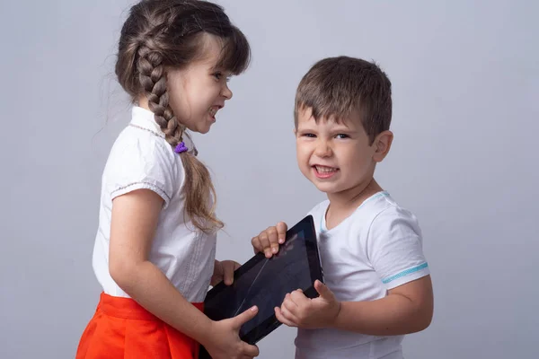 Angry Nervous Kids Scolding Each Other Family Modern Technology Addiction — Stock Photo, Image