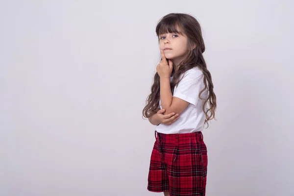 Miúdo Moda Criança Menina Elegante Vestindo Uma Camiseta Branca Roupas — Fotografia de Stock