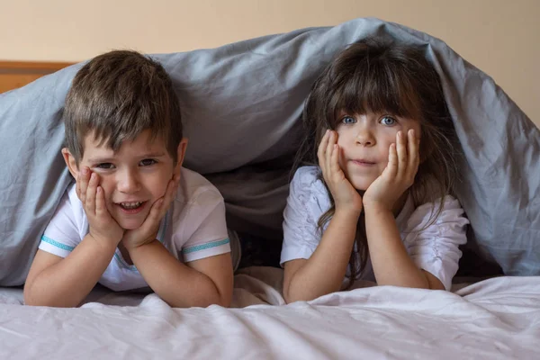 Two Happy Children Having Fun Bed Sleeping Kids Lying Bed — Stock Photo, Image