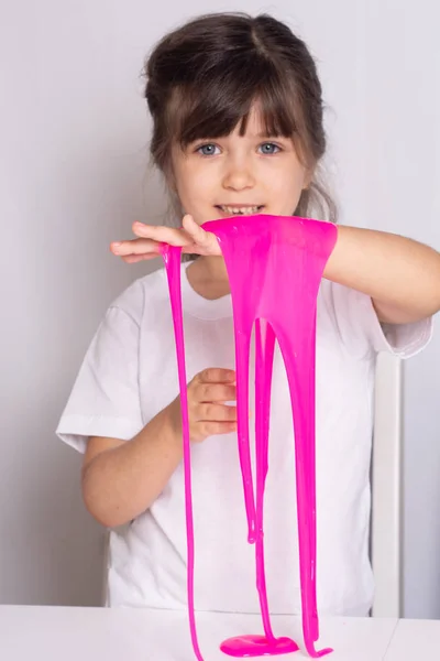 Girl Play Slime Kid Squeeze Stretching Toy Slime — Stock Photo, Image