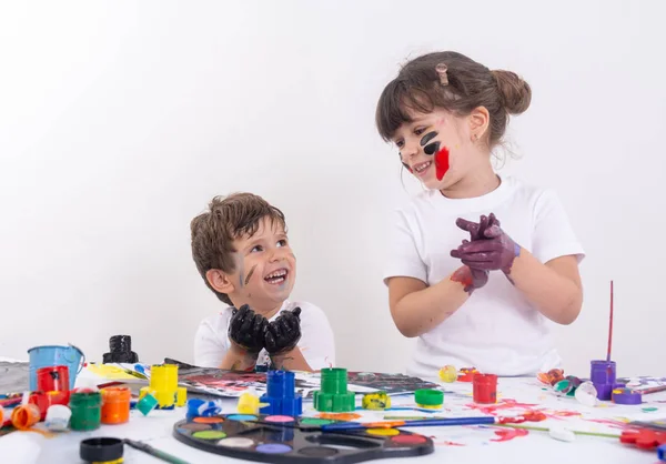 Kézműves Foglalkozás Gyerekeknek Gyermek Festés Ujjfestékkel — Stock Fotó