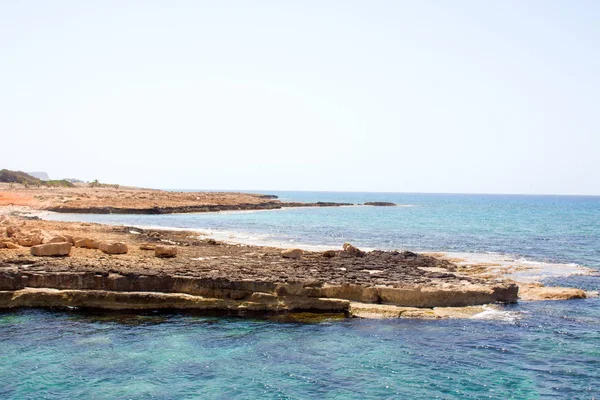 Kıbrıs deniz mağaraları