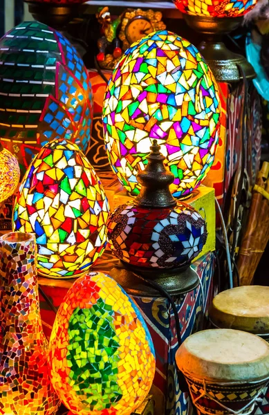 Renkli dağınık mozaik lambalar 