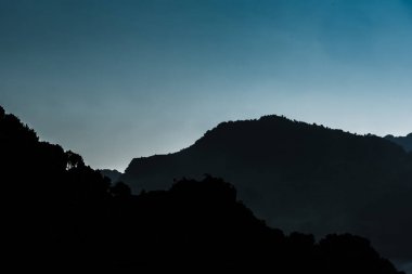 Provence siluet dağları