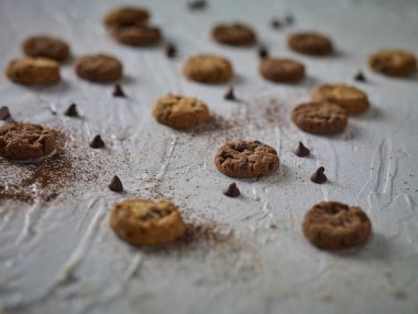 Kahve ve çikolata parçalı çikolatalı kurabiyeler..