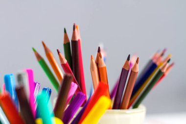 kalemler ve işaretleyiciler