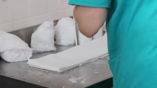 Doctor Finishes Unwinding Gypsum Roll Creates New Bandage Close Sound — Stock Video