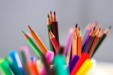 kalemler ve işaretleyiciler