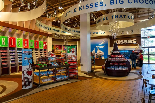 Hershey, Pa, Amerika Birleşik Devletleri - 11 Aralık 2018: İçinde çikolata dünya vardır sergiler, yolculuk, ürünleri ve ziyaret turist için bir food court.