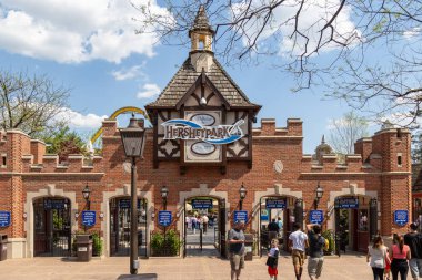 Hershey, Pa, Amerika Birleşik Devletleri - 3 Mayıs 2015: Hersheypark, Hershey, Pennsylvania'da yer alan aile bir tema parkı için ana ağ geçidi giriş.