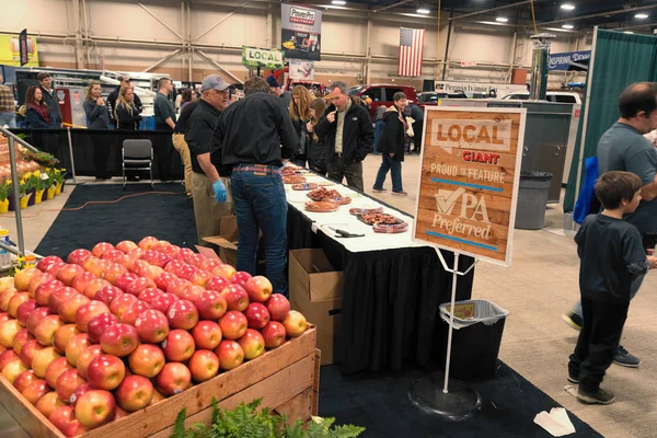 Harrisburg, Pa, Amerika Birleşik Devletleri - 6 Ocak 2019: 2019 Pennsylvania çiftlik Fuarı'nda Satılık Çiftlik yiyecek taze sunulmaktadır.