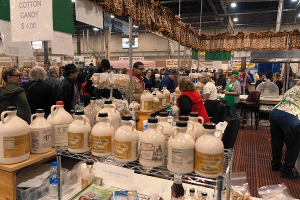 Harrisburg, Pa, Amerika Birleşik Devletleri - 6 Ocak 2019: 2019 Pennsylvania çiftlik Fuarı'nda Satılık Çiftlik yiyecek taze sunulmaktadır.