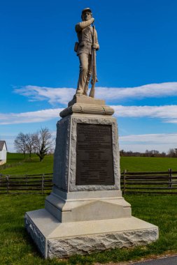 Sharpsburg, Md, Amerika Birleşik Devletleri - 10 Nisan 2016: 7 alay Pennsylvania rezerv gönüllü piyade Antietam Savaş Anıtı.
