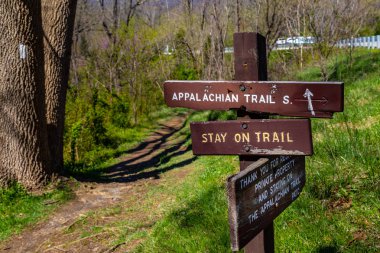 Keedysville, Md, Amerika Birleşik Devletleri - 10 Nisan 2016: Washington County, MD Appalachian Trail boyunca bir işaret.
