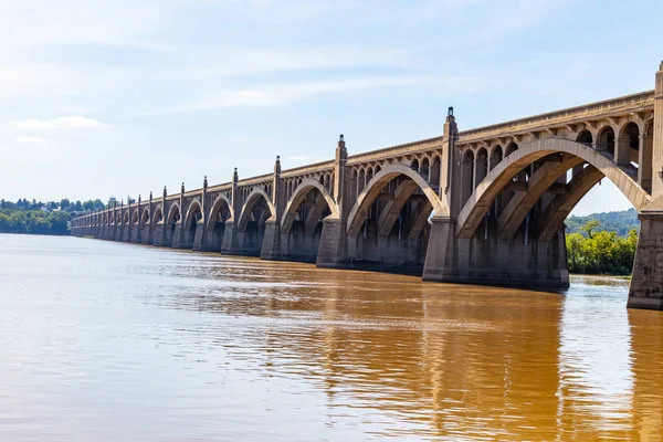 Columbia, Pa, Amerika Birleşik Devletleri - 21 Ağustos 2015: Columbia Wrightsville köprü açıklıklı Susquehanna nehrin Lancaster County, PA.
