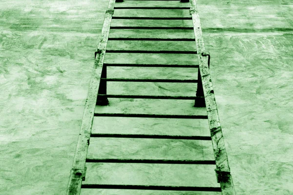 Металеві Сходи Цементній Стіні Зеленому Тоні Міське Тло Текстура — стокове фото