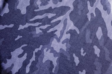 Mavi tonda bulanık efektli eski kamuflaj bezi. Abd fikirleri için soyut arkaplan ve doku.