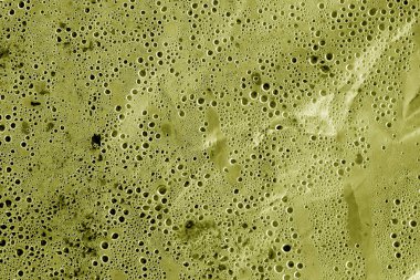 Sarı tonda Plastik şeffaf malzeme üzerinde yoğunlaşma bırakır. Arka plan ve tasarım için doku.