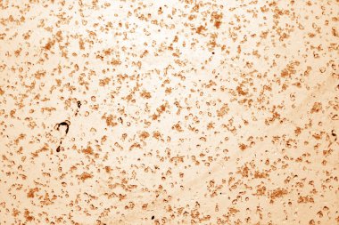 Kar ve su bulanık penceresindeki turuncu tonda. Arka plan ve tasarım için doku.