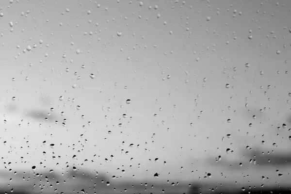 雨滴和黑色和白色的天空背景 用于设计的季节性背景纹理 — 图库照片