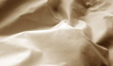 Buruşuk şeffaf plastik yüzey kahverengi renkte. Arka plan ve tasarım için doku.