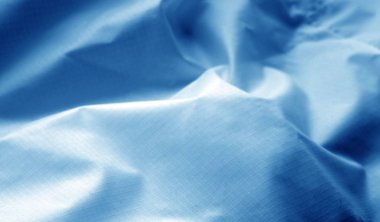 Lacivert renkte buruşuk şeffaf plastik yüzey. Arka plan ve tasarım için doku.