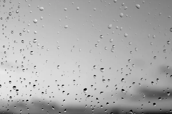 Gotas Lluvia Fondo Cielo Desenfocado Blanco Negro Textura Fondo Estacional —  Fotos de Stock