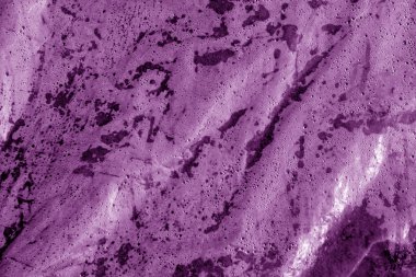 Islak Plastik şeffaf eski doku mor tonda sarın. Arka plan ve tasarım için doku.
