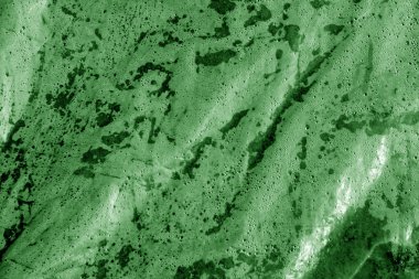 Islak Plastik şeffaf eski doku yeşil tonda sarın. Arka plan ve tasarım için doku.