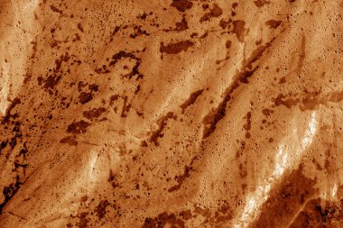 Turuncu tonda ıslak, şeffaf eski ambalaj dokusu. Tasarım için soyut arkaplan ve doku.