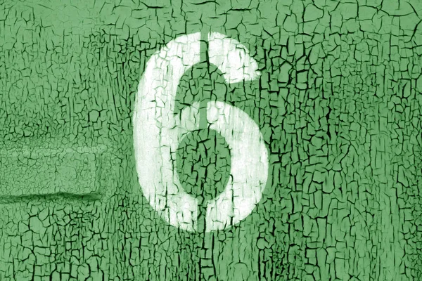 Número 6 em estêncil na parede de metal grungy em tom verde . — Fotografia de Stock