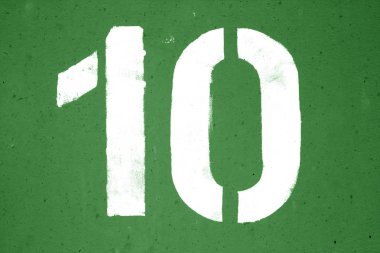 Metal şablonda 10 numara duvar yeşil tonda.