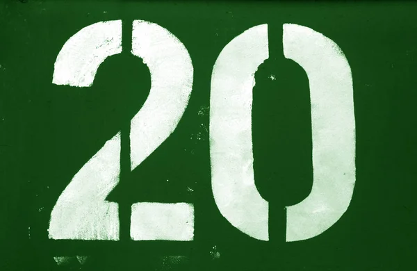 Número 20 en plantilla sobre pared metálica en tono verde . — Foto de Stock