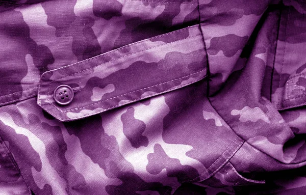 Katonai egységes minta blur effekt lila hangon. — Stock Fotó