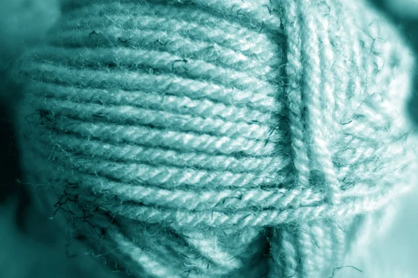 Yarn ball close-up with blur effect in cyan tone. — Stock Photo, Image