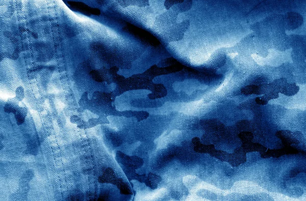 Tissu de camouflage sale avec effet flou dans le ton bleu marine . — Photo