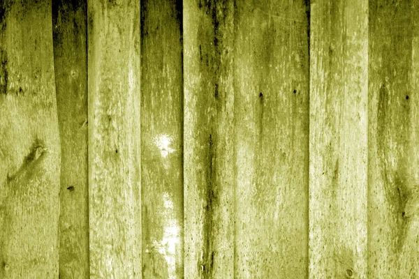 Időjárásos fa kerítés sárga színben. — Stock Fotó
