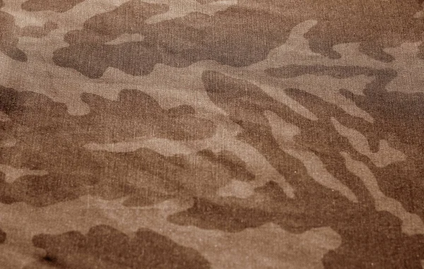 Paño de camuflaje sucio con efecto borroso en tono marrón . — Foto de Stock