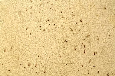 Metal renkli dokuda çatlaklar.