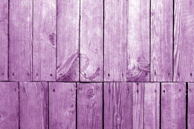 Eski eski ahşap plakalar arka planda mor sesi.