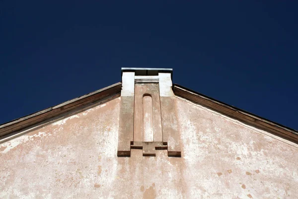 Mauer Und Dach Des Alten Hauses Vor Blauem Himmel Urbaner — Stockfoto