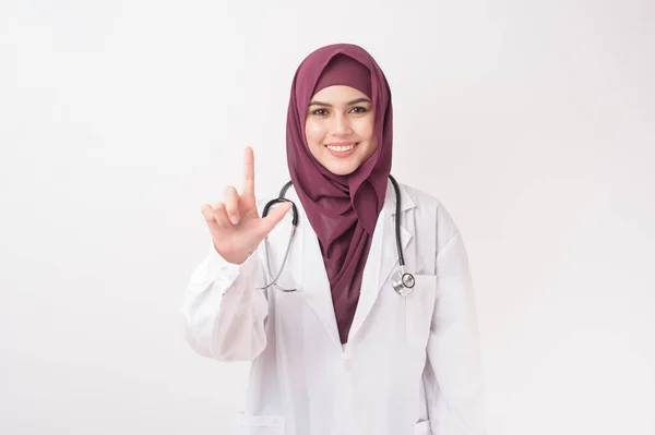 Bella Donna Medico Con Ritratto Hijab Sfondo Bianco — Foto Stock