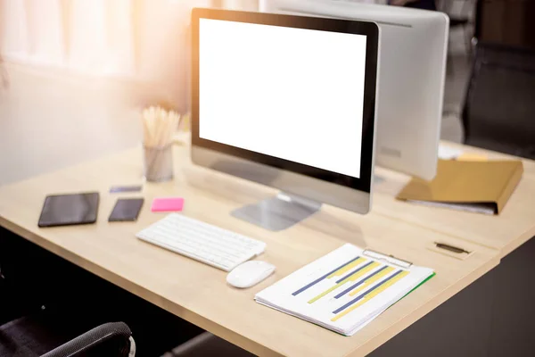 Lugar Trabajo Con Maqueta Pantalla Del Ordenador Fondo Moderno Oficina —  Fotos de Stock