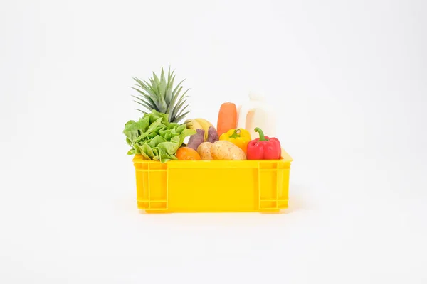 Συλλογή Ακατέργαστων Τροφίμων Παράδοσης Πλαστικό Κουτί Λευκό Φόντο — Φωτογραφία Αρχείου